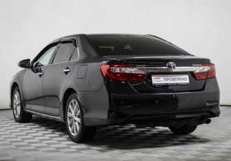 Подержанный автомобиль Toyota Camry Sedan 2012 года (7 фото)