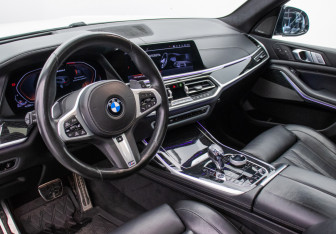 Подержанный автомобиль BMW X7 2020 года (7 фото)