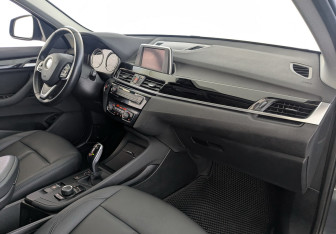 Подержанный автомобиль BMW X1 2018 года (19 фото)