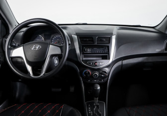 Подержанный автомобиль Hyundai Solaris Sedan 2013 года (12 фото)