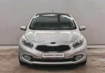 Подержанный автомобиль Kia Ceed Hatchback 2013 года (2 фото)