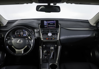 Подержанный автомобиль Lexus NX 2019 года (14 фото)