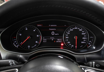 Подержанный автомобиль Audi A7 2014 года (13 фото)