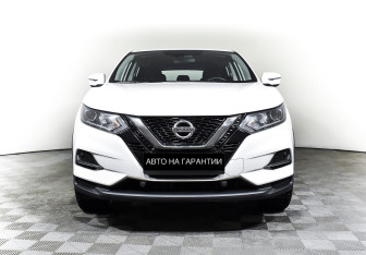 Подержанный автомобиль Nissan Qashqai 2021 года (2 фото)