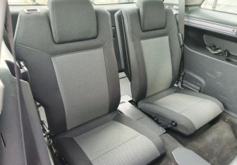 Подержанный автомобиль Opel Zafira Compactvan 2012 года (18 фото)