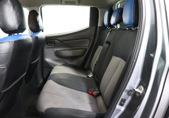 Подержанный автомобиль Mitsubishi L200 2018 года (10 фото)