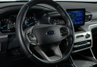 Подержанный автомобиль Ford Explorer 2020 года (8 фото)