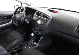 Подержанный автомобиль Kia Ceed Hatchback 2016 года (5 фото)