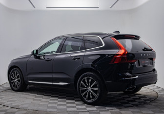 Подержанный автомобиль Volvo XC60 2021 года (3 фото)