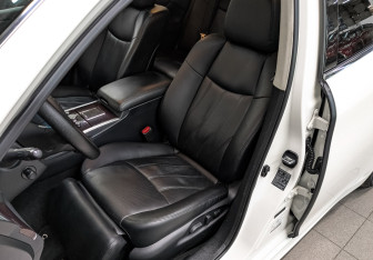 Подержанный автомобиль Infiniti Q70 2018 года (19 фото)