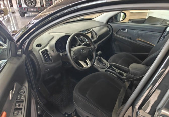 Подержанный автомобиль Kia Sportage 2012 года (10 фото)