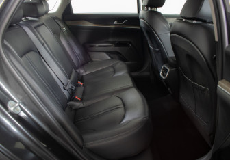 Подержанный автомобиль Kia K5 2022 года (10 фото)