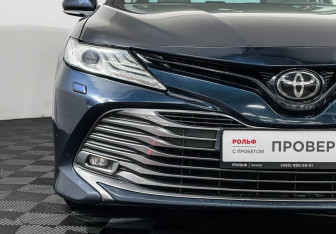 Подержанный автомобиль Toyota Camry Sedan 2018 года (18 фото)