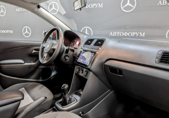 Подержанный автомобиль Volkswagen Polo Sedan 2012 года (11 фото)