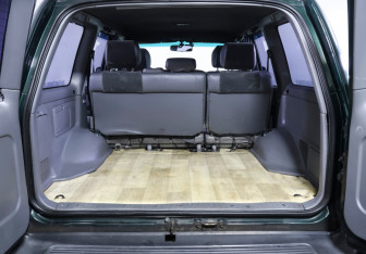 Подержанный автомобиль Toyota Land Cruiser Suv 2001 года (9 фото)