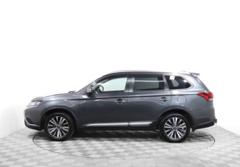 Подержанный автомобиль Mitsubishi Outlander 2019 года (8 фото)