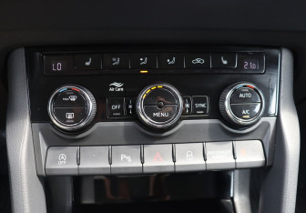 Подержанный автомобиль Skoda Karoq 2020 года (19 фото)