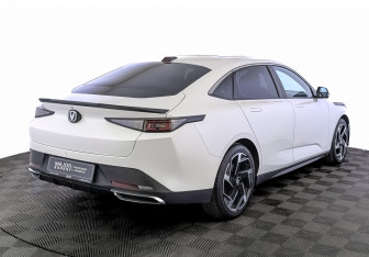 Подержанный автомобиль Changan Lamore 2023 года (5 фото)