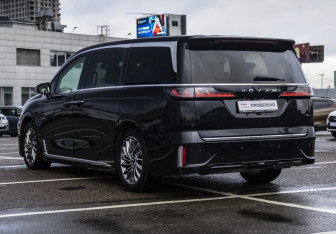 Подержанный автомобиль Voyah Dream 2023 года (8 фото)