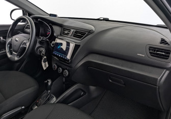 Подержанный автомобиль Kia Rio Hatchback 2016 года (13 фото)