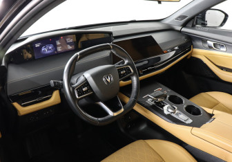 Подержанный автомобиль Changan UNI-K 2024 года (9 фото)