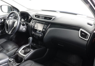 Подержанный автомобиль Nissan Qashqai 2017 года (10 фото)