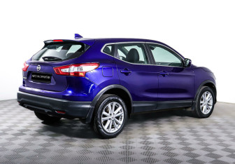 Подержанный автомобиль Nissan Qashqai 2017 года (5 фото)