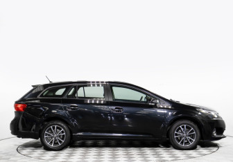 Подержанный автомобиль Toyota Avensis Wagon 2012 года (3 фото)