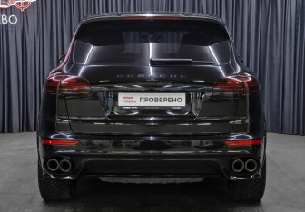Подержанный автомобиль Porsche Cayenne 2015 года (5 фото)