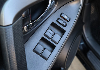 Подержанный автомобиль Toyota RAV4 2010 года (14 фото)