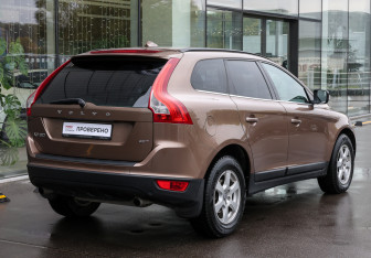 Подержанный автомобиль Volvo XC60 2010 года (5 фото)
