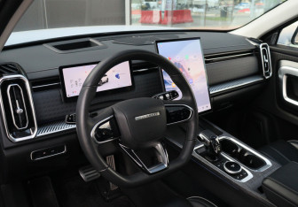 Подержанный автомобиль Jaecoo J7 2023 года (12 фото)