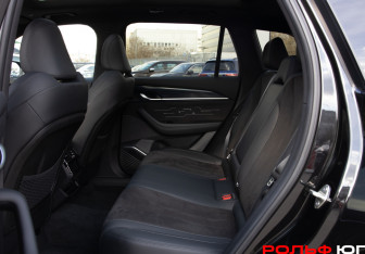 Подержанный автомобиль Geely Monjaro 2024 года (8 фото)