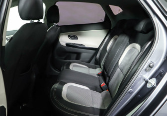 Подержанный автомобиль Kia Ceed Hatchback 2015 года (17 фото)