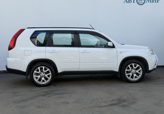 Подержанный автомобиль Nissan X-Trail 2012 года (4 фото)