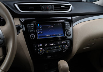 Подержанный автомобиль Nissan X-Trail 2017 года (19 фото)