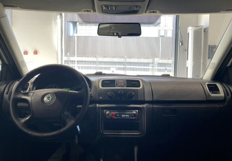 Подержанный автомобиль Skoda Fabia Wagon 2009 года (11 фото)