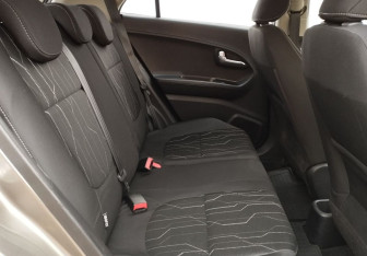 Подержанный автомобиль Kia Picanto 2013 года (11 фото)