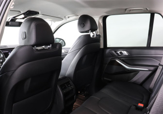 Подержанный автомобиль BMW X5 2020 года (13 фото)