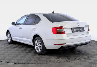Подержанный автомобиль Skoda Octavia Liftback 2018 года (7 фото)