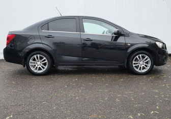 Подержанный автомобиль Chevrolet Aveo Sedan 2012 года (4 фото)