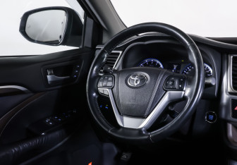 Подержанный автомобиль Toyota Highlander 2014 года (14 фото)