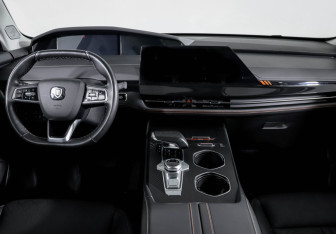 Подержанный автомобиль Changan UNI-K 2023 года (12 фото)