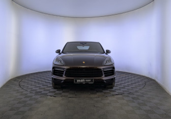 Подержанный автомобиль Porsche Cayenne 2019 года (2 фото)