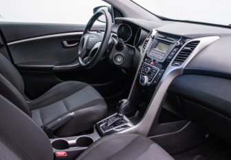 Подержанный автомобиль Hyundai i30 Hatchback 2015 года (9 фото)