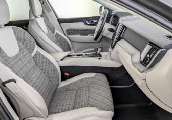 Подержанный автомобиль Volvo XC60 2020 года (24 фото)