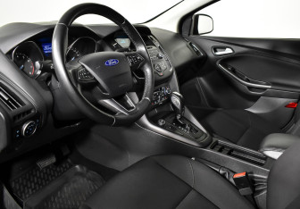 Подержанный автомобиль Ford Focus Hatchback 2015 года (11 фото)
