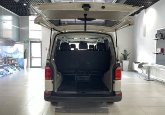 Подержанный автомобиль Volkswagen Caravelle 2019 года (7 фото)