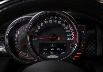 Подержанный автомобиль MINI Hatch 2017 года (11 фото)