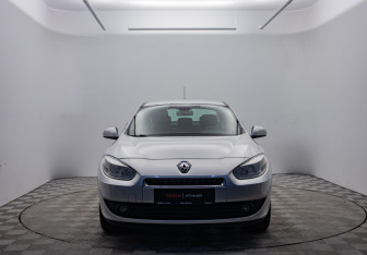 Подержанный автомобиль Renault Fluence 2012 года (2 фото)